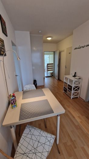 Gem&uuml;tliche All-Inclusiv Wohnung, sofort verf&uuml;gbar:  2,5 Zimmer + Balkon, Bus zur Universit&auml;t