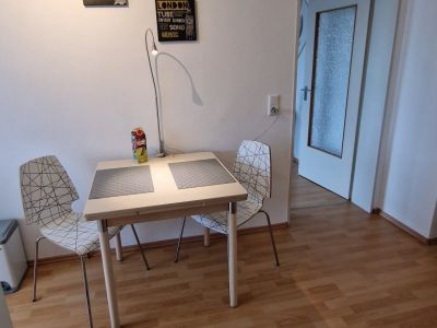 Gem&uuml;tliche All-Inclusiv Wohnung, sofort verf&uuml;gbar:  2,5 Zimmer + Balkon, Bus zur Universit&auml;t