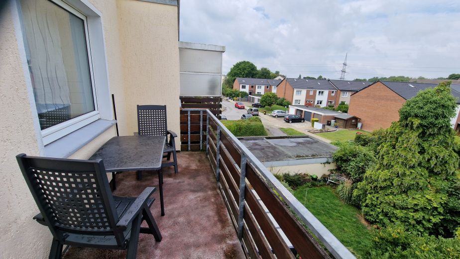 Gem&uuml;tliche All-Inclusiv Wohnung, sofort verf&uuml;gbar:  2,5 Zimmer + Balkon, Bus zur Universit&auml;t