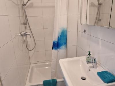 Gem&uuml;tliche All-Inclusiv Wohnung, sofort verf&uuml;gbar:  2,5 Zimmer + Balkon, Bus zur Universit&auml;t