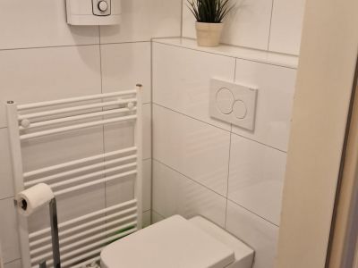 Gem&uuml;tliche All-Inclusiv Wohnung, sofort verf&uuml;gbar:  2,5 Zimmer + Balkon, Bus zur Universit&auml;t