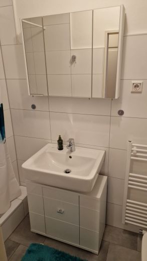 Gem&uuml;tliche All-Inclusiv Wohnung, sofort verf&uuml;gbar:  2,5 Zimmer + Balkon, Bus zur Universit&auml;t