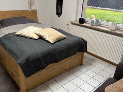 Helle 2-Zimmer-Wohnung (50qm) mit eigenem Hauseingang & Gartenmitbenutzung Kurzzeitvermietung <12 Monate