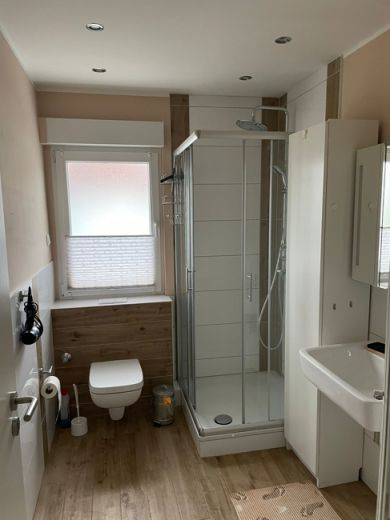 Gehobene Lage, gr&uuml;n, gut angebunden: Moderne Whg  mit Balkon, kurze Wege zur Natur und in die Stadt!