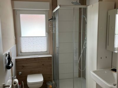 Gehobene Lage, gr&uuml;n, gut angebunden: Moderne Whg  mit Balkon, kurze Wege zur Natur und in die Stadt!