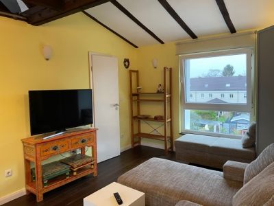 Modern m&ouml;bliertes Apartment in guter ruhiger Lage N&auml;he Buerer Innenstadt, Internet aktiv.