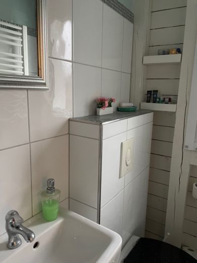 Modern m&ouml;bliertes Apartment in guter ruhiger Lage N&auml;he Buerer Innenstadt, Internet aktiv.