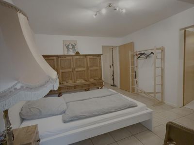 Gro&szlig;z&uuml;gige Wohnung mit Terrasse, Garten und Autostellplatz in Kolbermoor