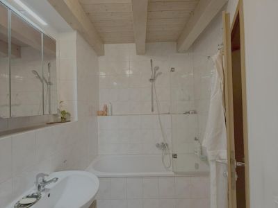 Gro&szlig;z&uuml;gige Wohnung mit Terrasse, Garten und Autostellplatz in Kolbermoor