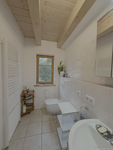 Gro&szlig;z&uuml;gige Wohnung mit Terrasse, Garten und Autostellplatz in Kolbermoor