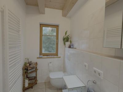 Gro&szlig;z&uuml;gige Wohnung mit Terrasse, Garten und Autostellplatz in Kolbermoor