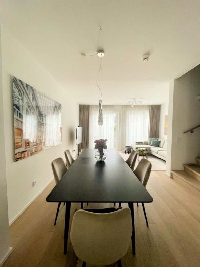 vierzig549 Heerdt: Stylische 5-Zimmer-Wohnung mit Stadthaus-Charakter