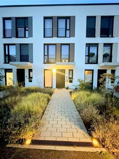 vierzig549 Heerdt: Stylische 5-Zimmer-Wohnung mit Stadthaus-Charakter