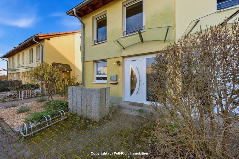 LEBENSRAUM: Reihenendhaus mit Garten in Karlsruhe-Neureut zur Vermietung