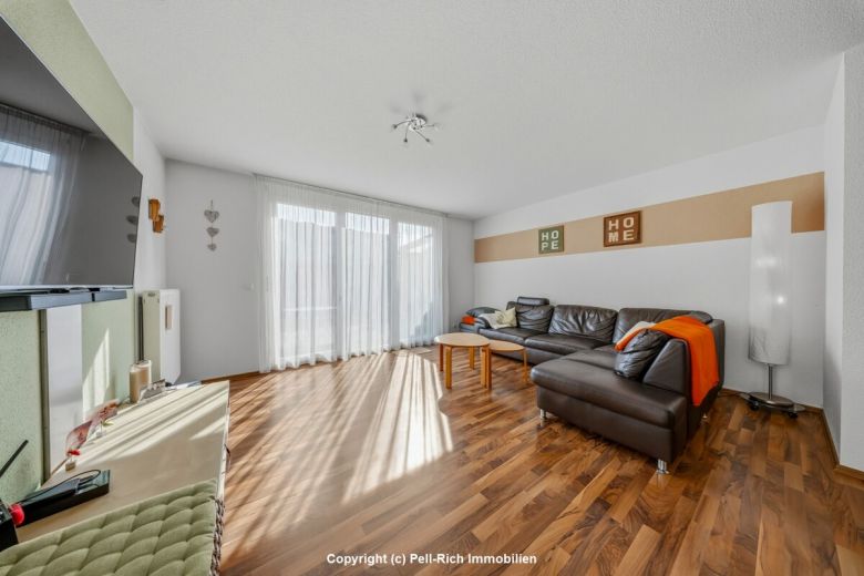 LEBENSRAUM: Reihenendhaus mit Garten in Karlsruhe-Neureut zur Vermietung