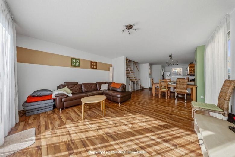 LEBENSRAUM: Reihenendhaus mit Garten in Karlsruhe-Neureut zur Vermietung