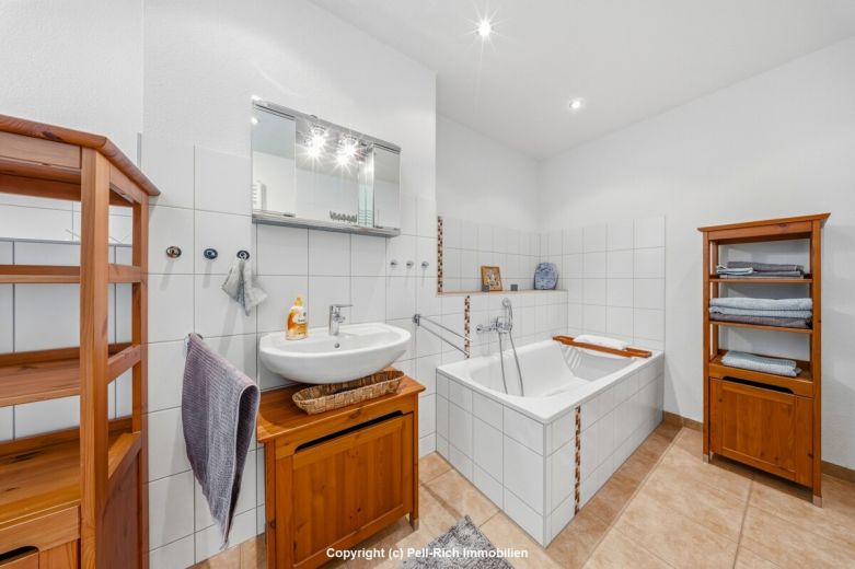 LEBENSRAUM: Reihenendhaus mit Garten in Karlsruhe-Neureut zur Vermietung