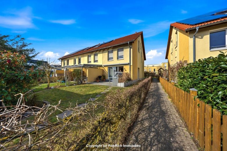 LEBENSRAUM: Reihenendhaus mit Garten in Karlsruhe-Neureut zur Vermietung