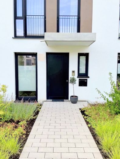 vierzig549 Heerdt: Stylische 5-Zimmer-Wohnung mit Stadthaus-Charakter