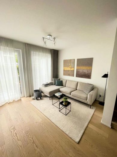 vierzig549 Heerdt: Stylische 5-Zimmer-Wohnung mit Stadthaus-Charakter