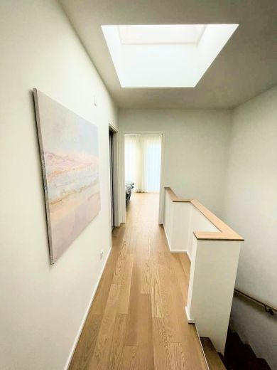 vierzig549 Heerdt: Stylische 5-Zimmer-Wohnung mit Stadthaus-Charakter