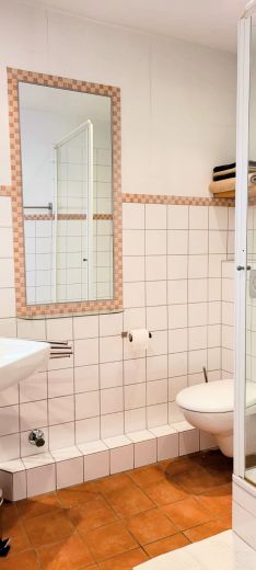 Sanierte Altbau-Wohnung in super Lage Unterbilk/Medienhafen