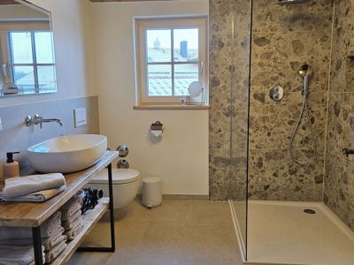 M&ouml;blierte 3-Zimmer-Wohnung mit Balkon in Tuntenhausen