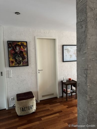 M&ouml;blierte 3-Zimmer-Wohnung mit Balkon in M&uuml;nchen - Haidhausen