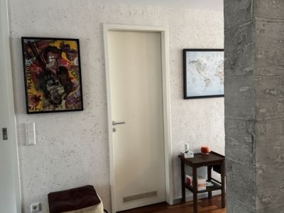 M&ouml;blierte 3-Zimmer-Wohnung mit Balkon in M&uuml;nchen - Haidhausen