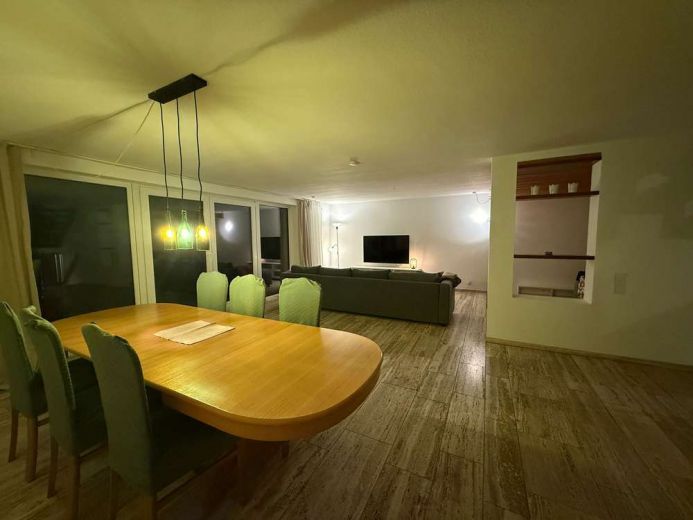 Stilvoller m&ouml;blierter Splitlevel-Bungalow mit Garten