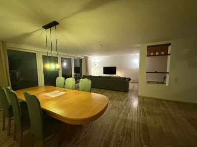 Stilvoller m&ouml;blierter Splitlevel-Bungalow mit Garten