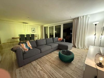 Stilvoller m&ouml;blierter Splitlevel-Bungalow mit Garten