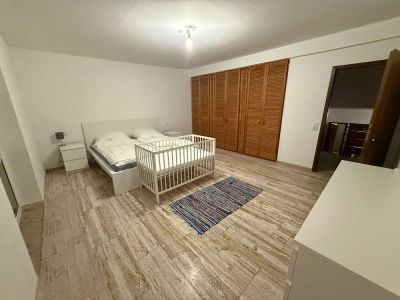 Stilvoller m&ouml;blierter Splitlevel-Bungalow mit Garten