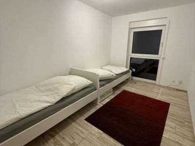 Stilvoller m&ouml;blierter Splitlevel-Bungalow mit Garten