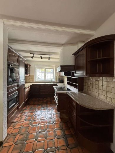 Stilvoller m&ouml;blierter Splitlevel-Bungalow mit Garten