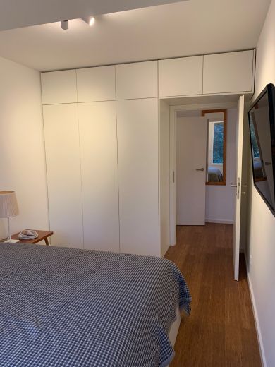 Zentral + ruhig gelegene, perfekt m&ouml;blierte 2-Zi-Wohnung mit Gartenblick