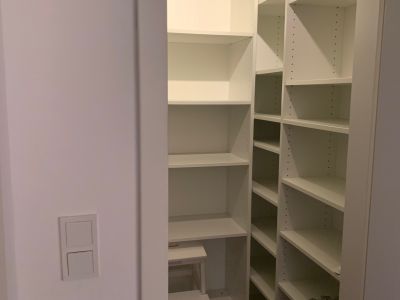 Zentral + ruhig gelegene, perfekt m&ouml;blierte 2-Zi-Wohnung mit Gartenblick