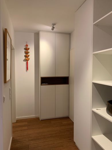 Zentral + ruhig gelegene, perfekt m&ouml;blierte 2-Zi-Wohnung mit Gartenblick