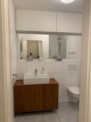 Zentral + ruhig gelegene, perfekt m&ouml;blierte 2-Zi-Wohnung mit Gartenblick