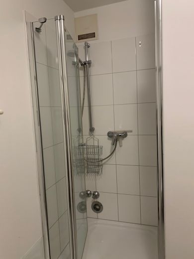 Zentral + ruhig gelegene, perfekt m&ouml;blierte 2-Zi-Wohnung mit Gartenblick