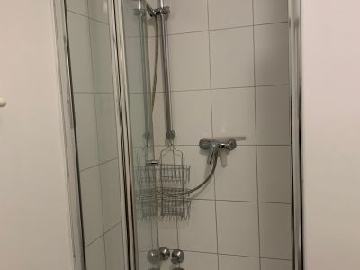 Zentral + ruhig gelegene, perfekt m&ouml;blierte 2-Zi-Wohnung mit Gartenblick