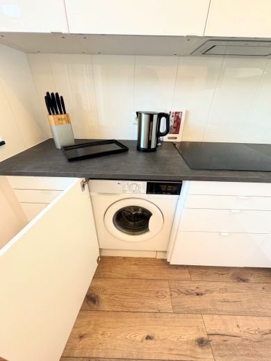 F&uuml;rstenwall: komplett saniertes 2-Zimmer-Apartment im Hinterhof