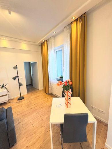 F&uuml;rstenwall: komplett sanierte 2-Zimmer-Wohnung im Hinterhof