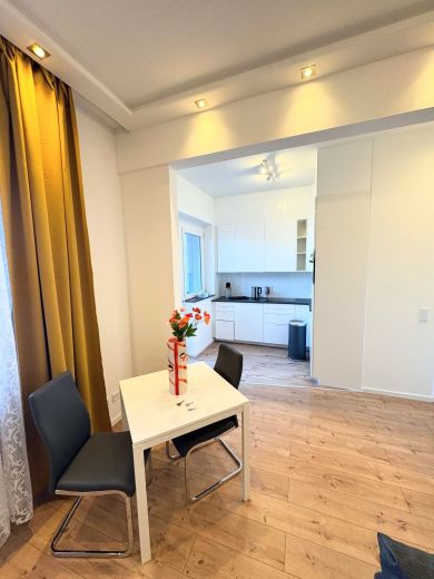 F&uuml;rstenwall: komplett sanierte 2-Zimmer-Wohnung im Hinterhof
