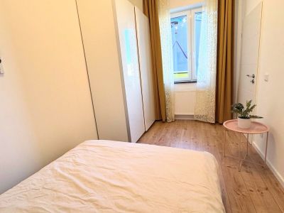 F&uuml;rstenwall: komplett sanierte 2-Zimmer-Wohnung im Hinterhof