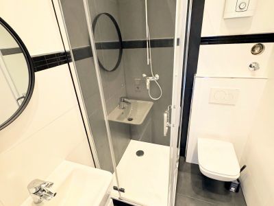 F&uuml;rstenwall: komplett sanierte 2-Zimmer-Wohnung im Hinterhof