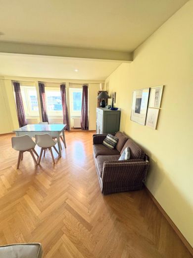 Pempelfort: 1,5 -Zimmer-Altbauwohnung in prachtvollem Altbau