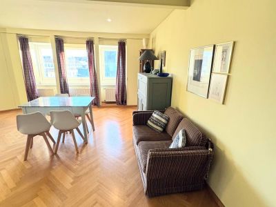 Pempelfort: 1,5 -Zimmer-Altbauwohnung in prachtvollem Altbau