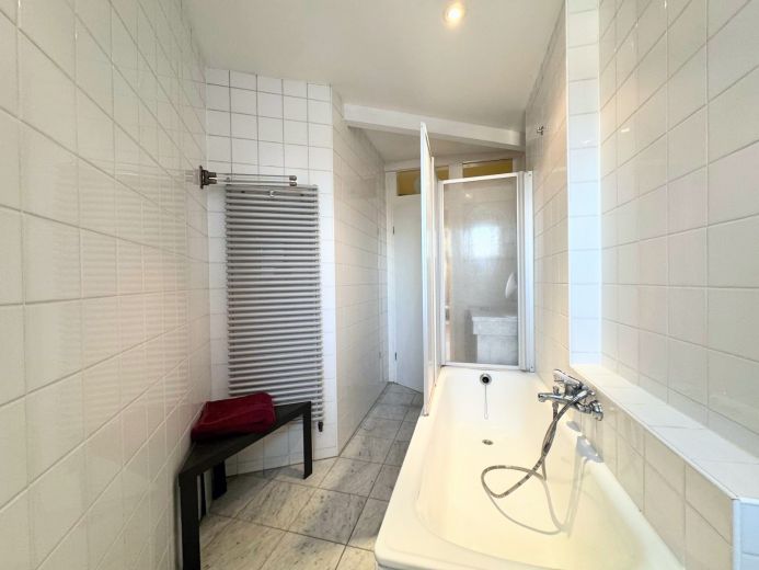 Pempelfort: 1,5 -Zimmer-Altbauwohnung in prachtvollem Altbau