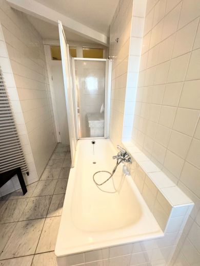 Pempelfort: 1,5 -Zimmer-Altbauwohnung in prachtvollem Altbau